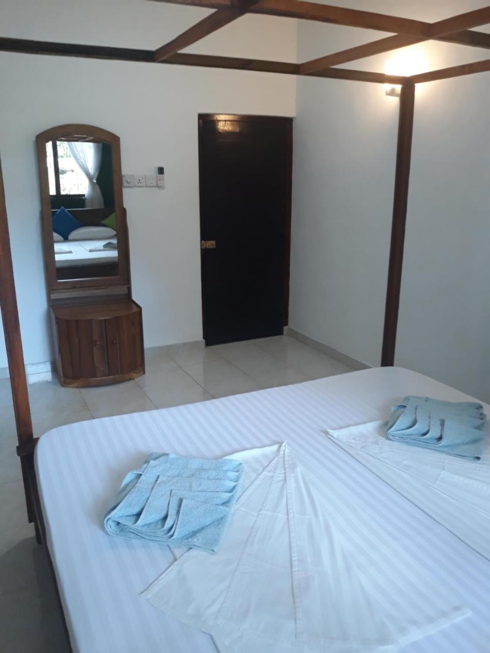 Coco Hostels - Weligama Bagian luar foto