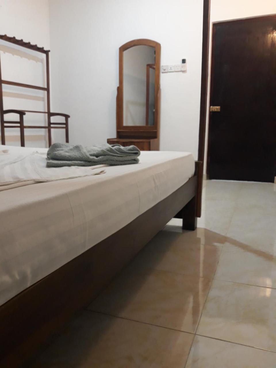 Coco Hostels - Weligama Bagian luar foto