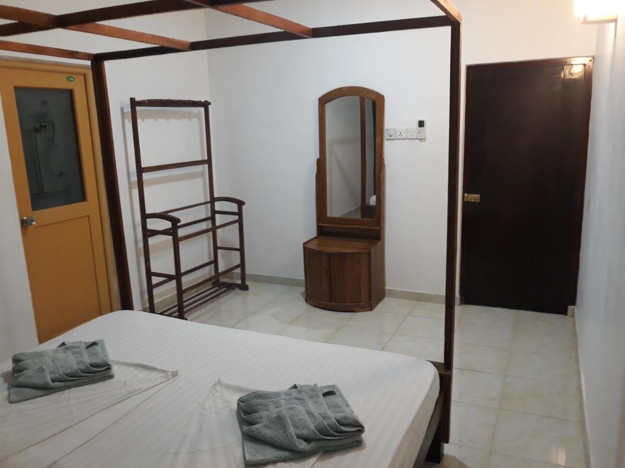 Coco Hostels - Weligama Bagian luar foto